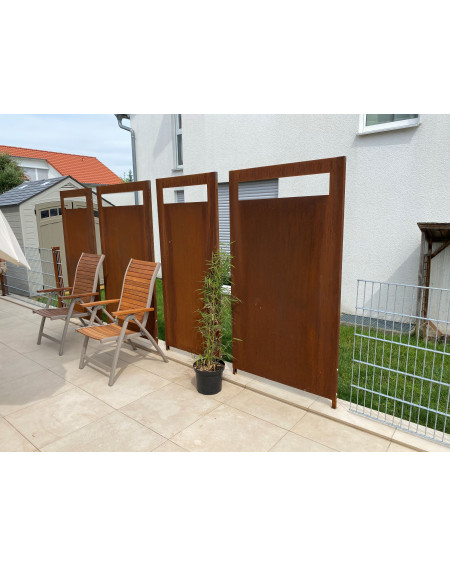 Sichtschutz mit Sichtfenster aus Corten