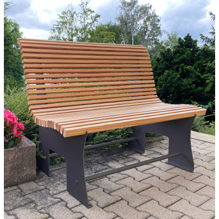 P_289417_1 Lackierte Wetterfeste Gartenbank mit stabilisierendem Mittelteil und Douglasien Holzleisten